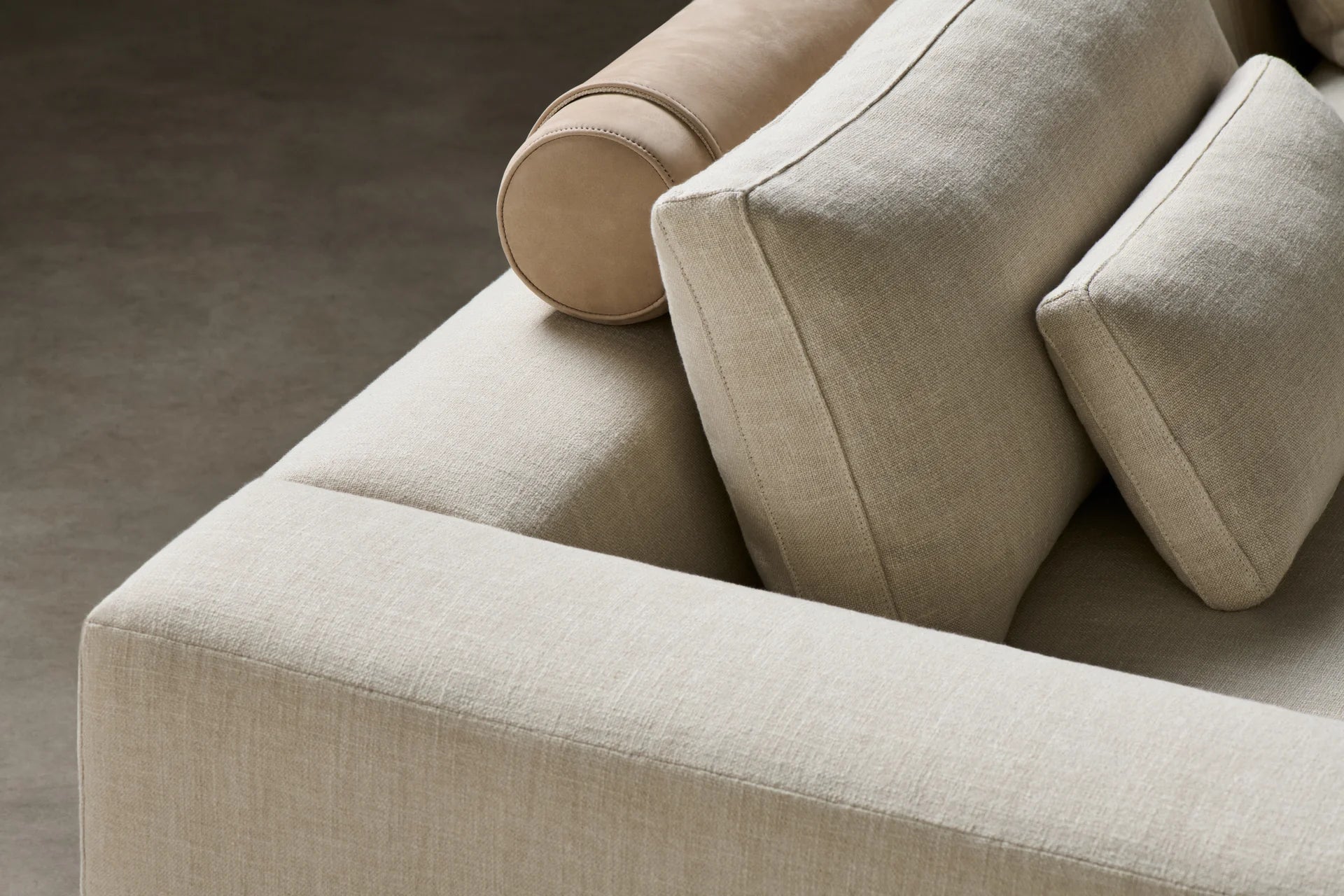 Delvian Sofa