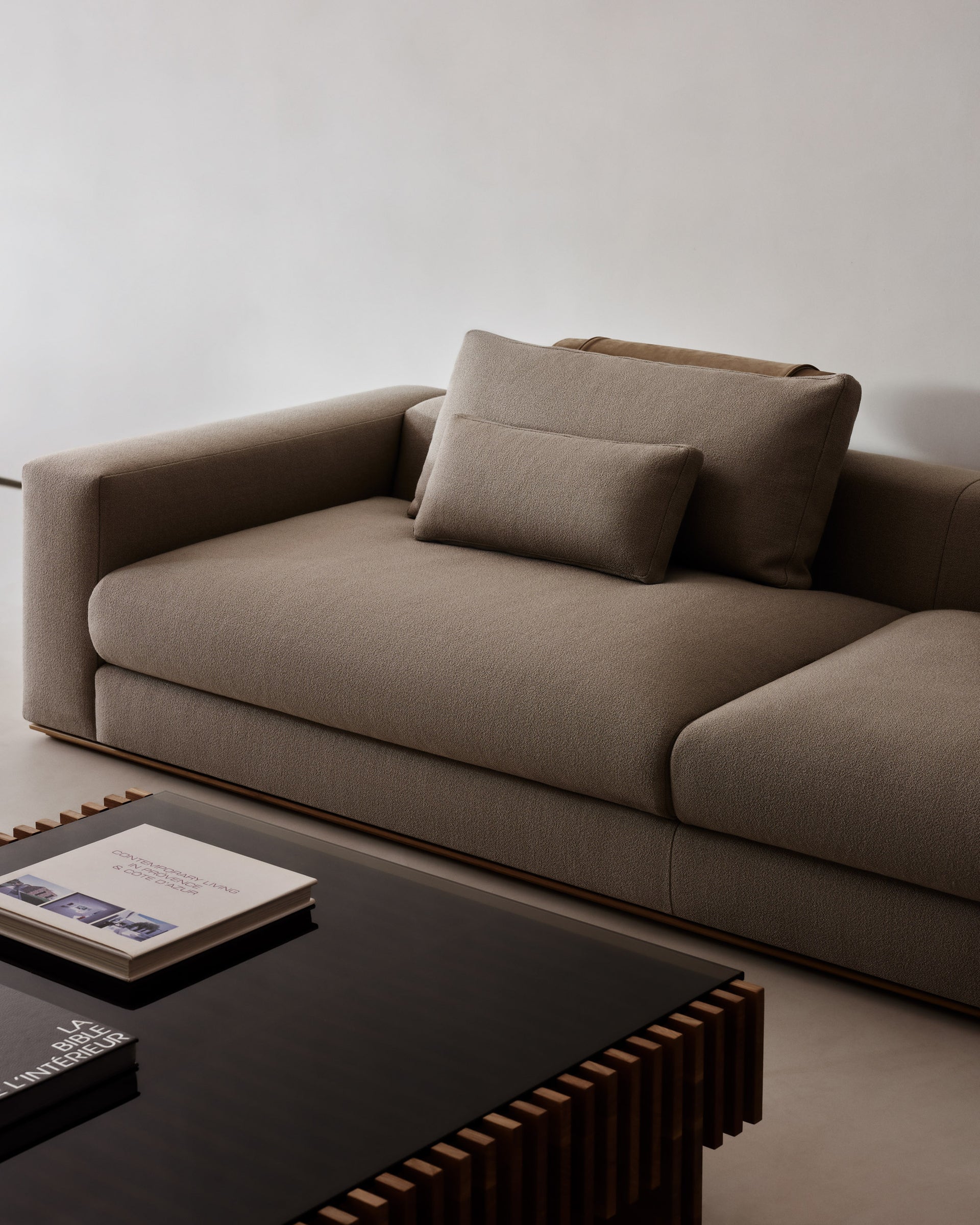 Delvian Sofa
