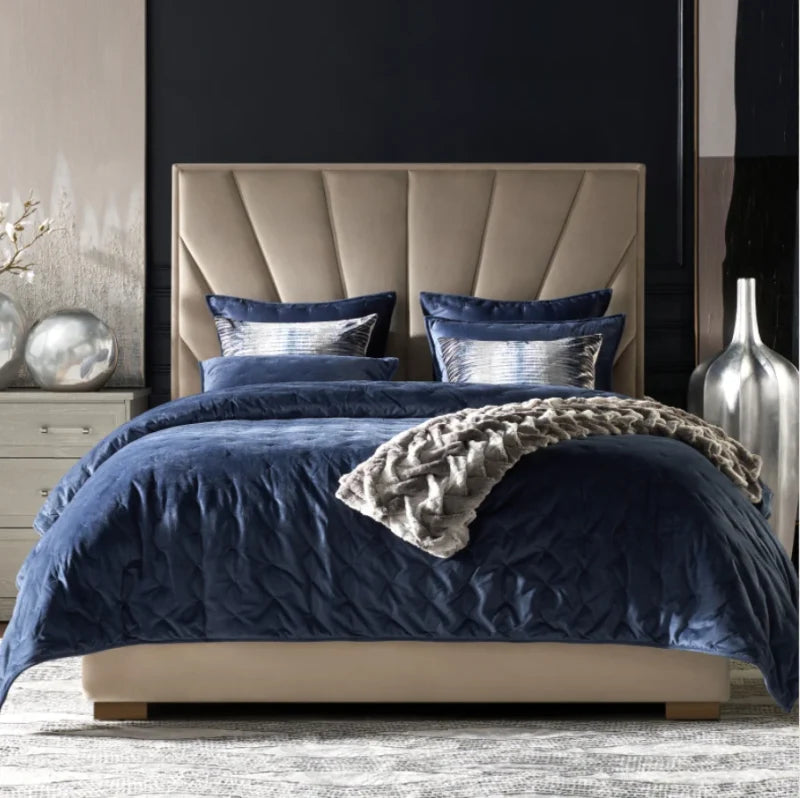 Romanzia Crest Bed