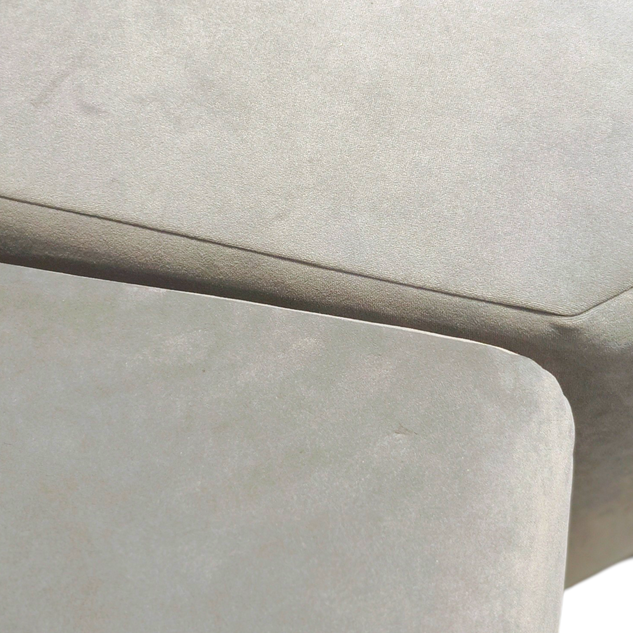 Modern L‑Shaped Sectional Sofa in Light Gray Upholstery