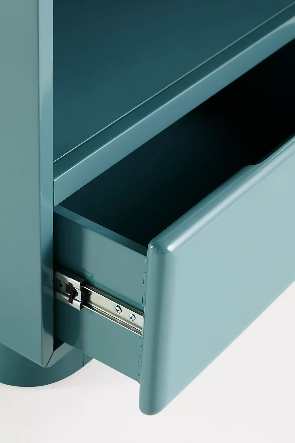 Veamer Nightstand