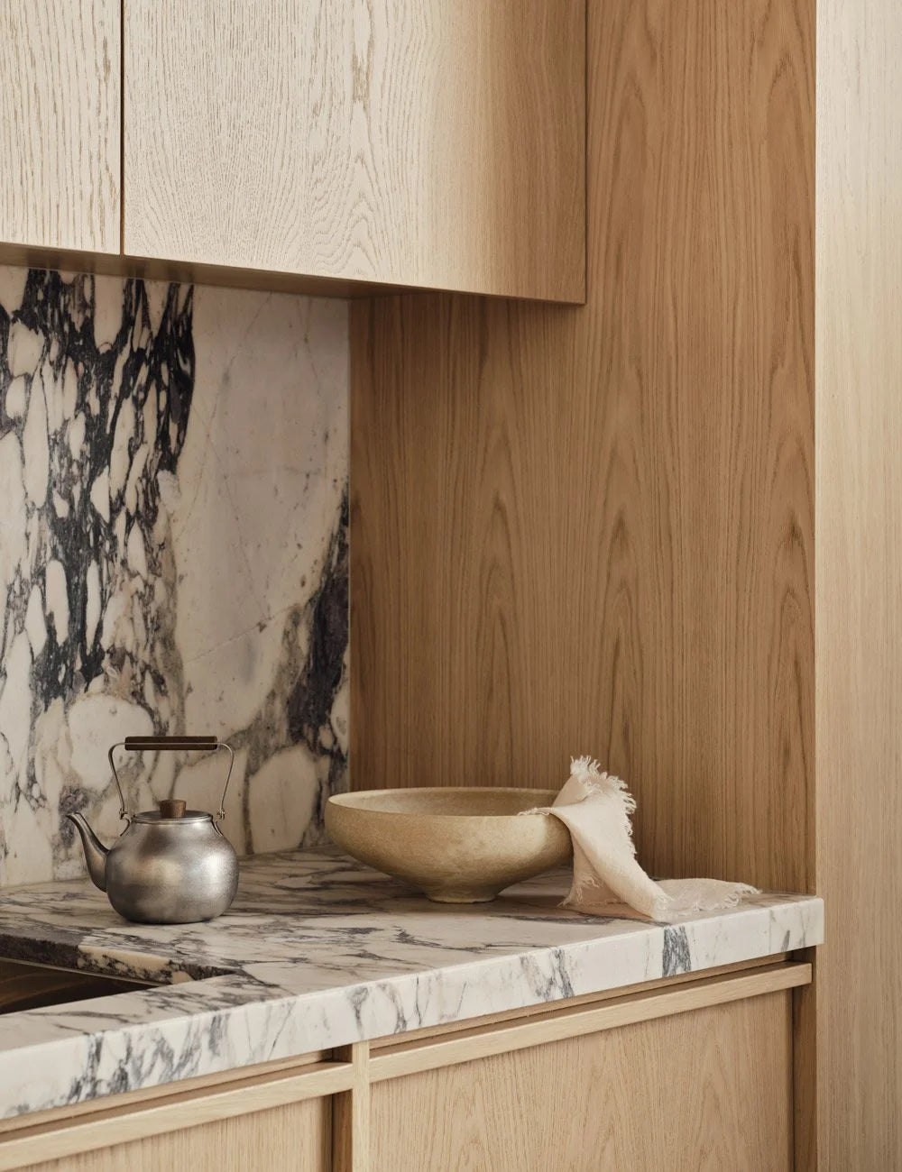 Light Oak & Calacatta Viola Kitchen
