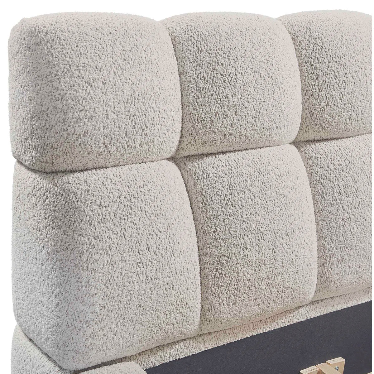 Pulo Upholstered Bed