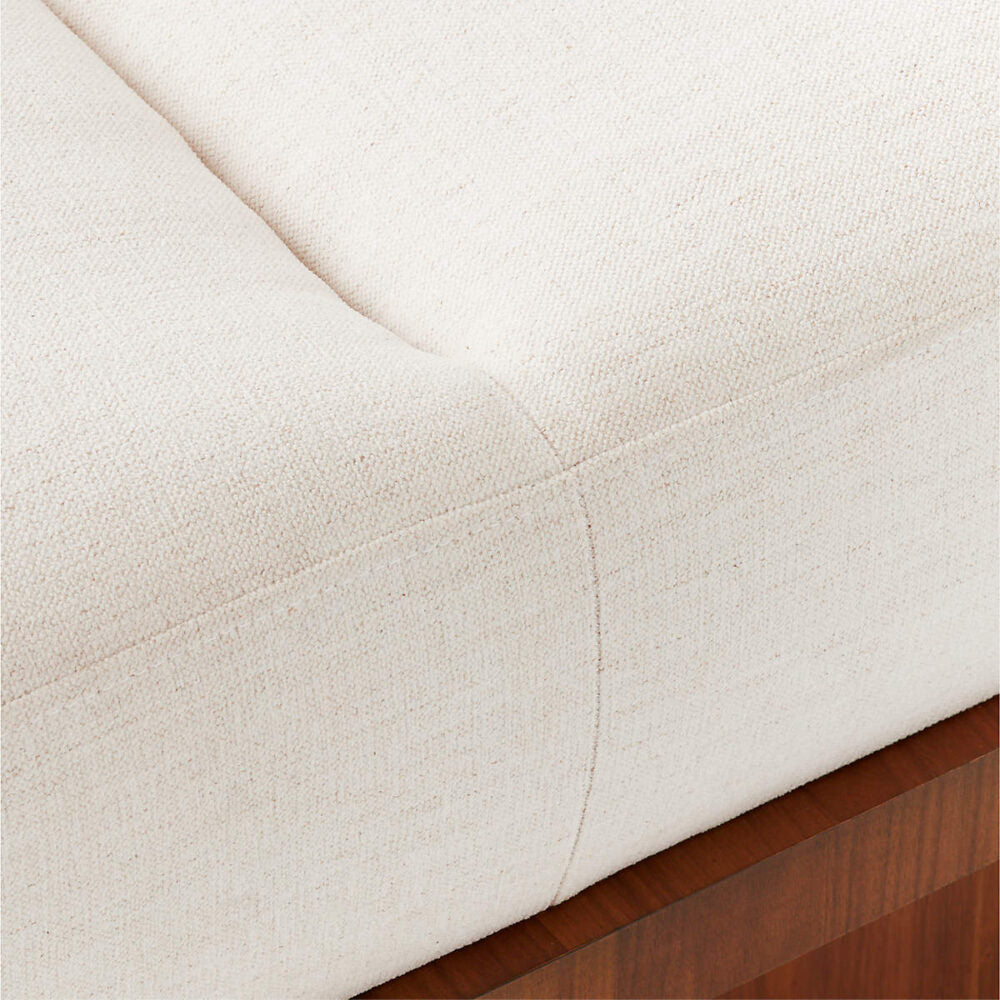 Snow Upholstered Chaise loungue