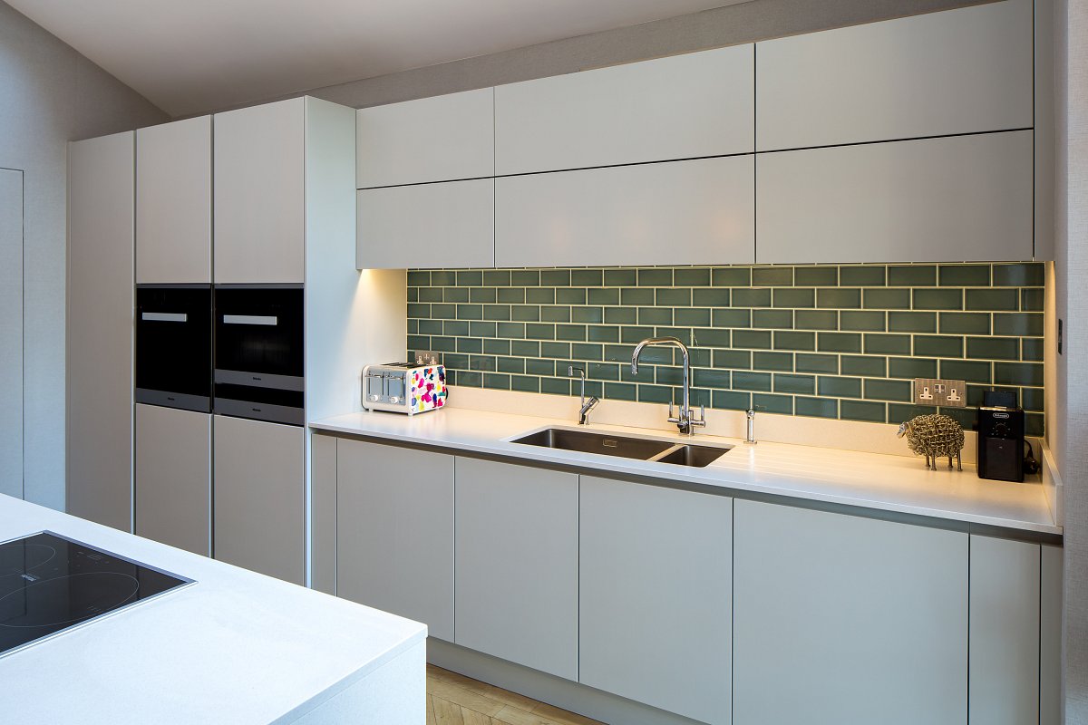 The Contemporary Handleless Kitchen