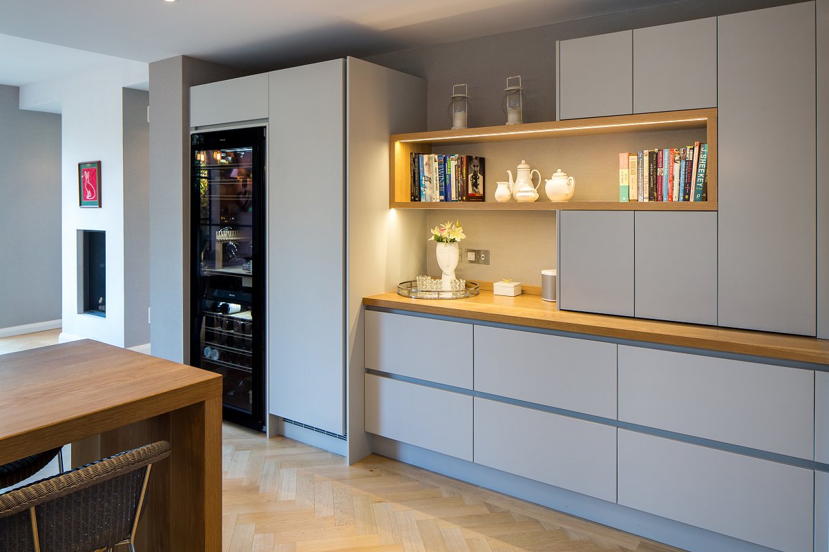 The Contemporary Handleless Kitchen