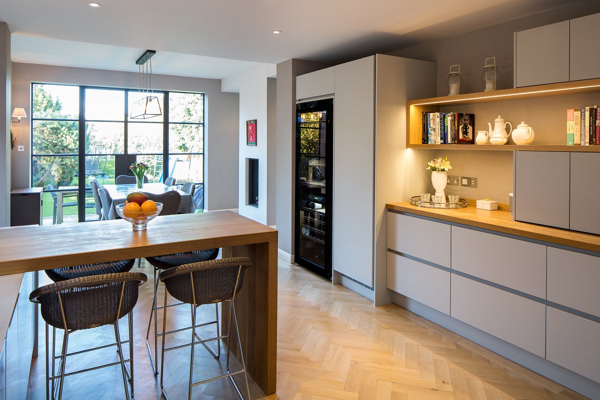 The Contemporary Handleless Kitchen