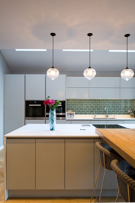 The Contemporary Handleless Kitchen
