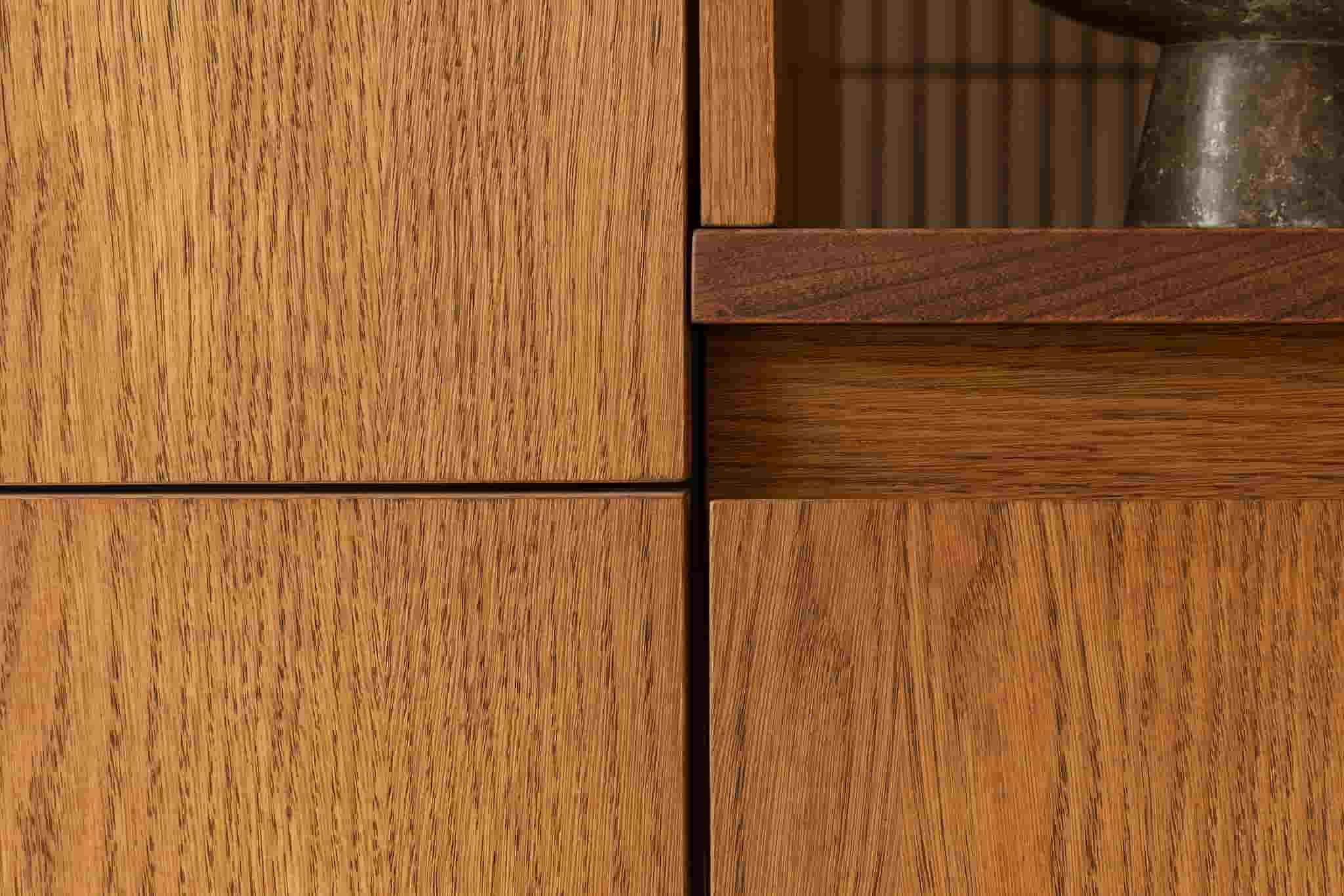 The Warm Oak Modern Kitchen