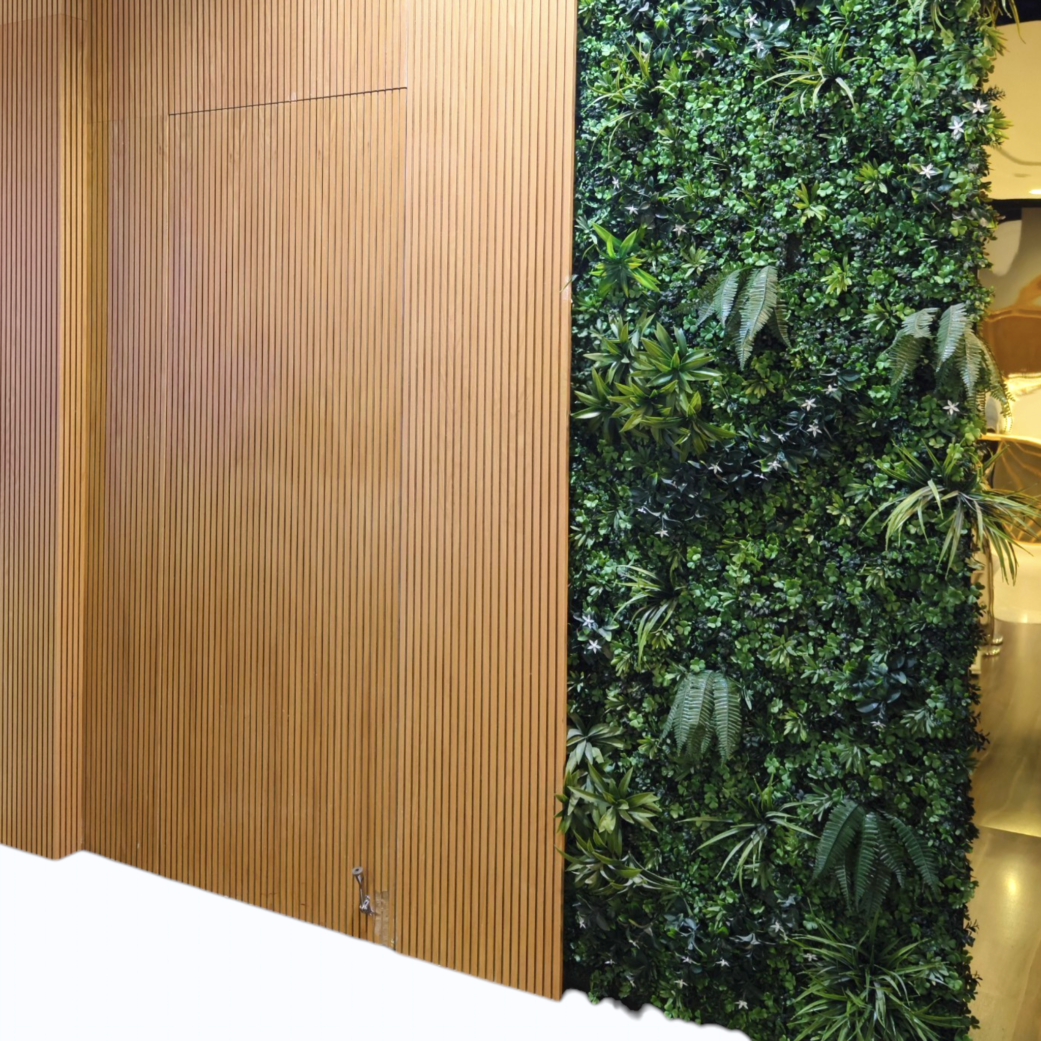 Verdura Slat Garden Wall