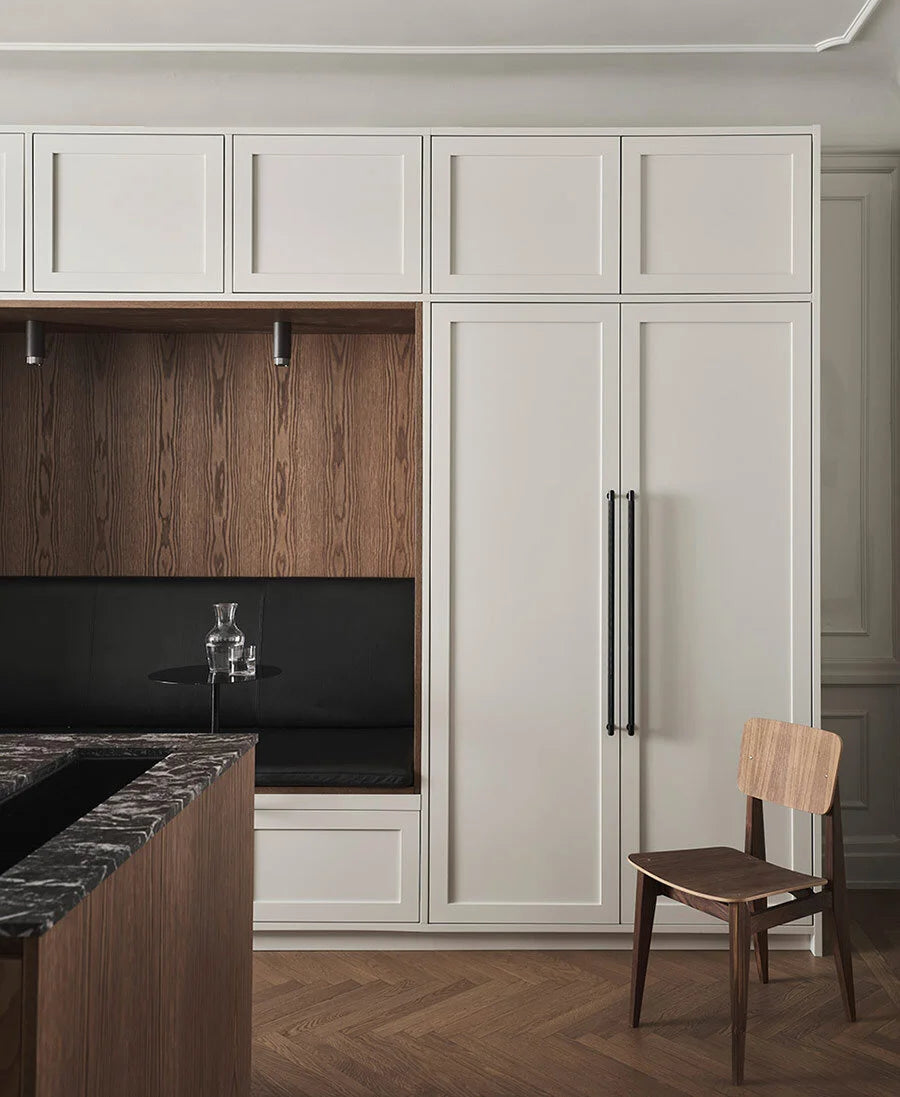 Warm Oak & Soft Beige Nordic Kitchen with Timeless Elegance