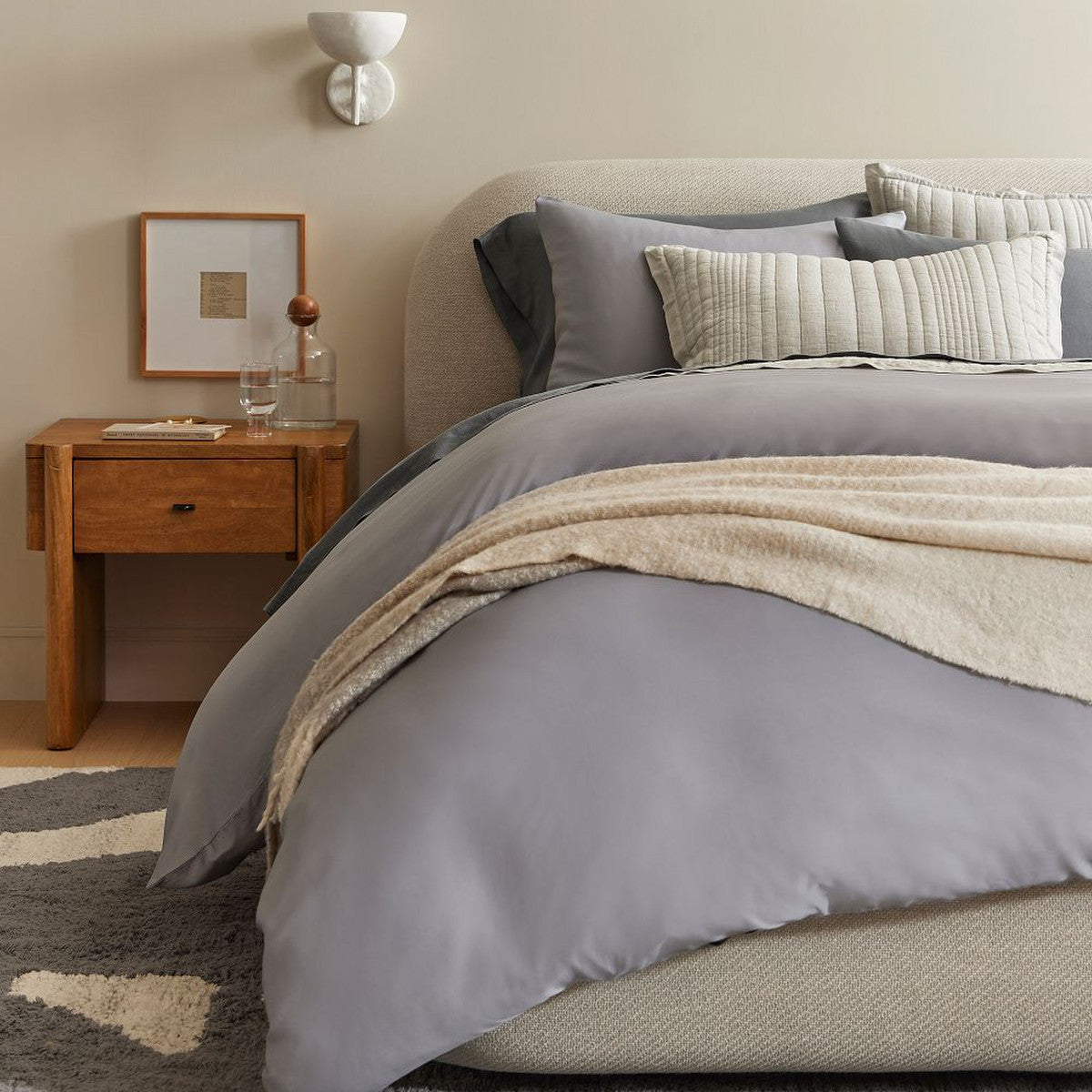 Zelvane Upholstered Bed