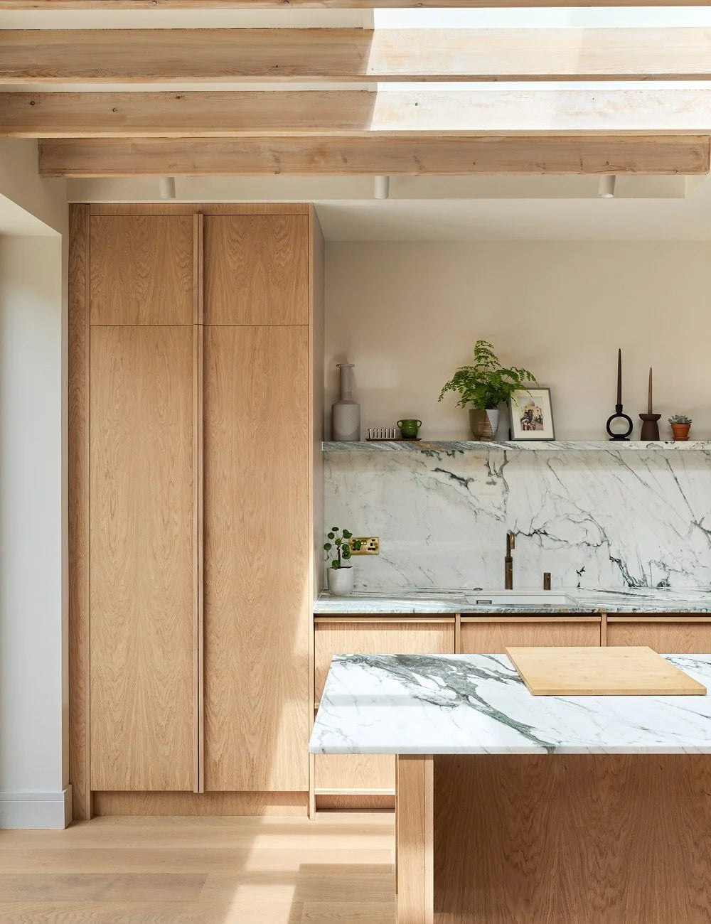 Contemporary Light Oak Scandinavian Kitchen with Natural Wood Finishes